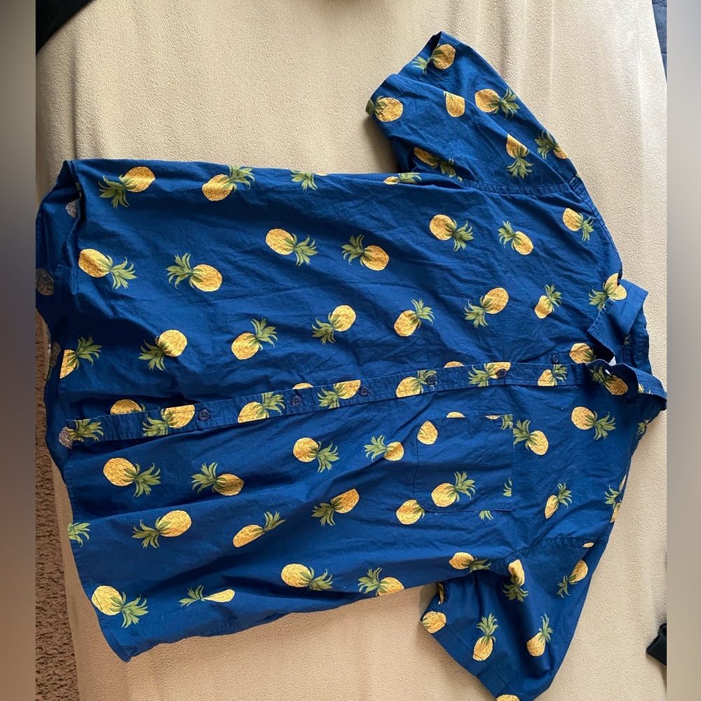 Old navy pineapple shirt